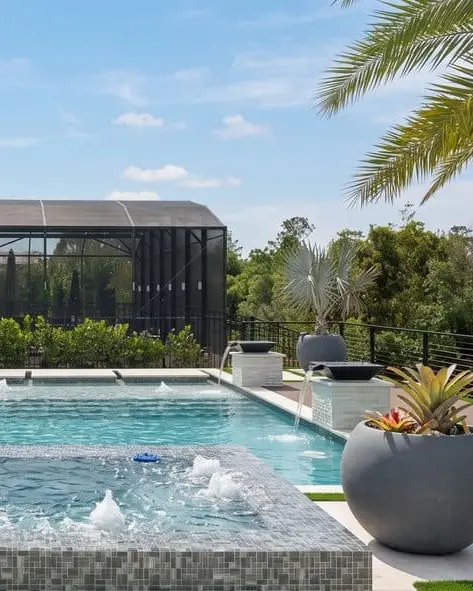 Residential custom pool by Grunit